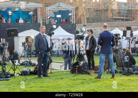 Westminster, Londra, Regno Unito; 29 marzo 2019; media di trasmissione si radunano con le loro attrezzature su College Green di fronte alla sede del Parlamento Foto Stock