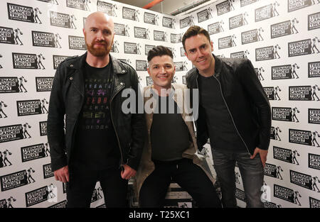 Lo Script backstage durante il Teenage Cancer Trust concerto, Royal Albert Hall di Londra. Premere l'associazione. Picture Data: sabato 30 marzo, 2019. Vedere PA storia SHOWBIZ TCT. Foto di credito dovrebbe leggere: Isabel Infantes/PA FILO Foto Stock