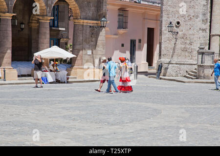 La vita di strada in Piazza Duomo,l'Avana, Cuba Foto Stock