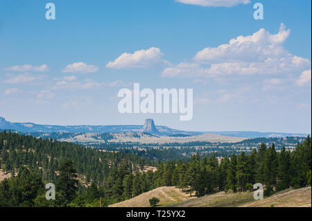 Stati Uniti d'America, Wyoming scenic con Devils Tower National Monument in background Foto Stock