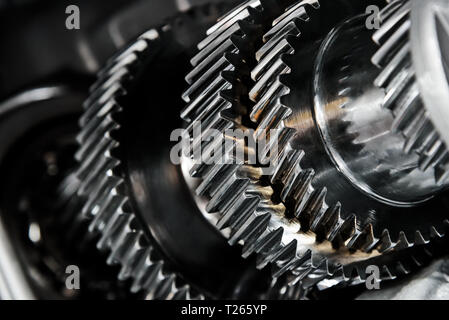 Full frame background industriale - marcia ruote metalliche in close-up. Foto Stock