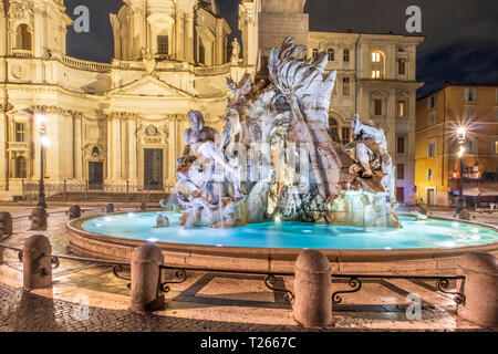 Italia, Roma, Piazza Navona, la Fontana dei Quattro Fiumi Foto Stock