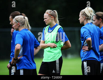 LINKÖPING 20160701 Träning ho Linköpings FC på Stångebro. Fridolina Rolfö ho mitten. Bild Jeppe Gustafsson Foto Stock