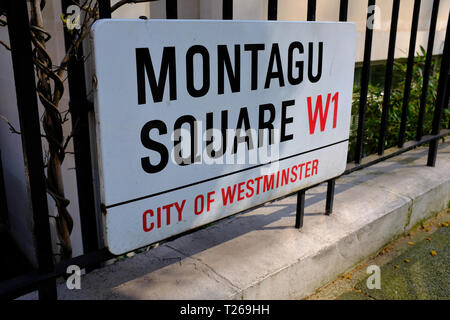 Un cartello stradale di Montagu Square, London, Regno Unito Foto Stock