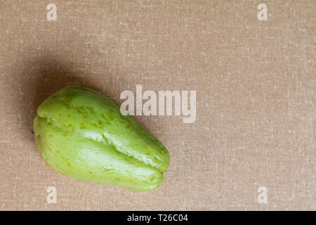 Chayote con sfondo a trama. Foto Stock