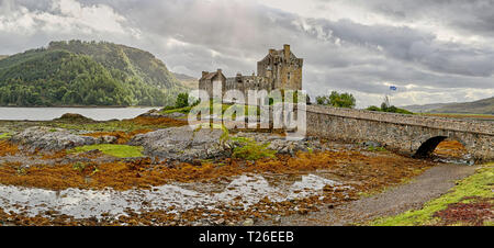 Fortezza medievale Castello Eilean Donan (Highlands Occidentali, Scozia) Foto Stock