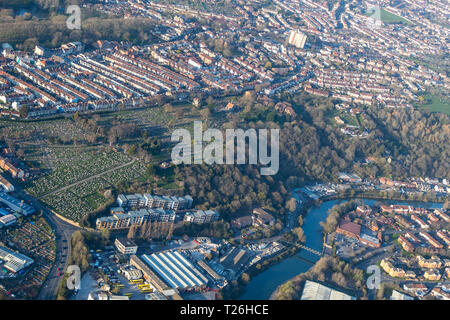 Avonview cimitero e tessitori vicino mulino. Bristol dall'aria. Foto Stock