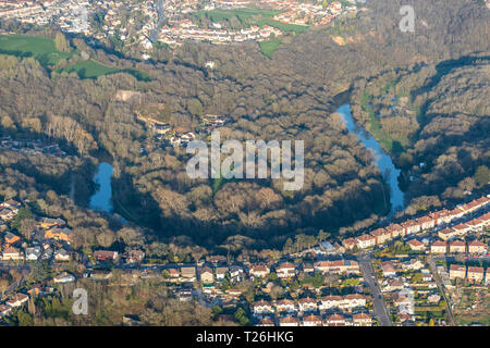 Parte dell'area Brislington di Bristol BS4 frontiere a ferro di cavallo in un meandro del fiume Avon. Bristol dall'aria. Foto Stock