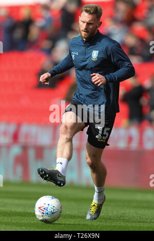 Stoke on Trent, Regno Unito. Il 30 marzo 2019. Sheffield Mercoledì defender Tom Lees (15) durante il cielo EFL scommessa match del campionato tra Stoke City e Sheffield Mercoledì presso il bet365 Stadium, Stoke-on-Trent, in Inghilterra il 30 marzo 2019. Foto di Jurek Biegus. Credit: UK Sports Pics Ltd/Alamy Live News Credit: UK Sports Pics Ltd/Alamy Live News Foto Stock