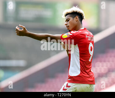 La Valle di Londra, Inghilterra, Regno Unito. Il 30 marzo 2019. Lyle Taylor di Charlton Athletic durante il cielo EFL scommettere League 1 match tra Charlton Athletic e Bradford City a valle, Londra, Inghilterra il 30 marzo 2019. Foto di Adamo di Loreto. Solo uso editoriale, è richiesta una licenza per uso commerciale. Nessun uso in scommesse, giochi o un singolo giocatore/club/league pubblicazioni. Credit: UK Sports Pics Ltd/Alamy Live News Foto Stock