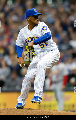 Milwaukee, WI, Stati Uniti d'America. 29 Mar, 2019. Milwaukee Brewers a partire lanciatore Freddy Peralta #51 offre un passo durante il Major League Baseball gioco tra il Milwaukee Brewers e St. Louis Cardinals a Miller Park di Milwaukee, WI. John Fisher/CSM/Alamy Live News Foto Stock