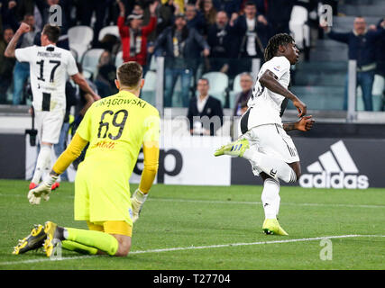 Torino, Italia. 30 Mar, 2019. Juventus FC's Moise Kean celebra il suo obiettivo nel corso di una serie di una partita di calcio tra Juventus e Empoli in Torino, Italia, 30 marzo 2019. La Juventus ha vinto 1-0. Credito: Alberto Lingria/Xinhua/Alamy Live News Foto Stock