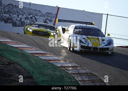 In California, Stati Uniti d'America. Il 30 marzo 2019. WeatherTech Laguna Seca Raceway, Monterey, CA., USA Il HubAuto Corsa del team Ferrari 488 GT3 pilotato da Nick Foster. Tim Slade e Miguel Molina vince l'Intercontinental GT Challenge Series, 8 ore di gara in USA più iconico racetrack Credito: Motofoto/Alamy Live News Foto Stock