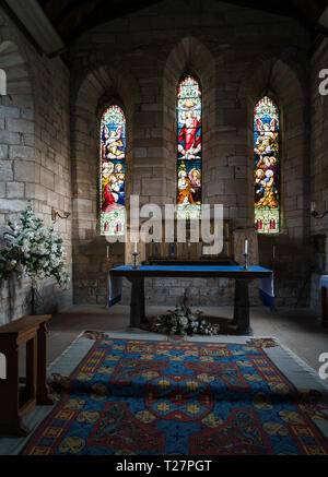 Lindisfarne o Isola Santa, Northumberland costa a sud di Berwick On Tweed, Inghilterra. Chiesa parrocchiale di Santa Maria Vergine. Altare. Foto Stock