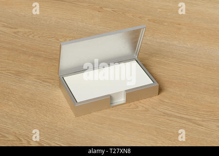 Portamonete per biglietti da visita argento con biglietti da visita vuoti in pila su sfondo di legno Foto Stock