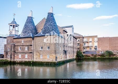 Casa mulino mulino ad acqua di marea parte delle tre mulini complesso a Bromley da prua sul fiume Lee Foto Stock