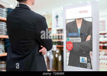 Intelligent Digital Signage , Augmented Reality marketing e il riconoscimento del volto del concetto. Smart glass interattiva di intelligenza artificiale Spot digitale Foto Stock