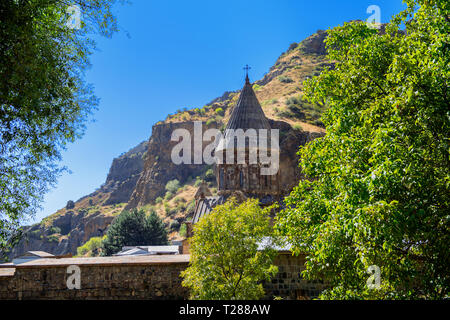 Monastero di Geghard, unica costruzione architettonica nella provincia di Kotayk dell'Armenia. Patrimonio Mondiale UNESCO Foto Stock