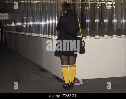 13 gennaio 2019 Milano, Italia: Street style abiti prima di Prada fashion show durante la MFW 2019 uomo autunno/inverno Foto Stock