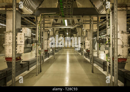 L'interno della potenza di Roskilde stabilimento con gli impianti elettrici e di tubazioni, uno spreco di energia di fabbrica in Danimarca, 21 marzo 2019 Foto Stock