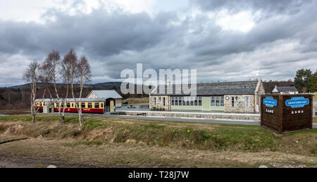 Carrozze ferroviarie convertito in ristorante a Grantown East Highland patrimonio e centro culturale a Grantown on Spey Highland Scozia UK & old station Foto Stock