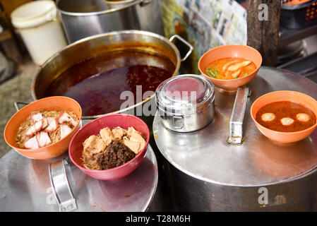 Cibo di strada a Kuala Lumpur in Malesia Foto Stock