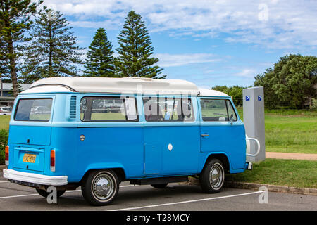 Volkswagen VW camper van su Sydney's spiagge settentrionali,l'Australia Foto Stock