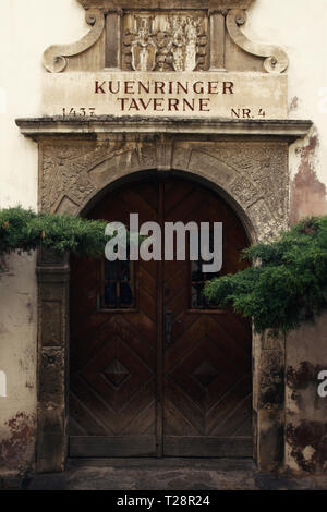 Durnstein (Dürnstein), Austria - 07 Luglio 2018: - Vecchia Taverna Kuenringer quale data di anno 1437 Stock Foto editoriale Foto Stock