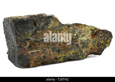 Il minerale di uranio (pitchblende con uranophane) da Australia isolato su sfondo bianco Foto Stock