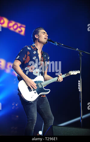 Londra, Regno Unito. Il 30 marzo 2019. Charlie Simpson di rock band Busted visto suonare dal vivo sul palco durante i loro a metà strada ci tour 2019 a SSE di Wembley Arena di Londra. Credito: SOPA Immagini limitata/Alamy Live News Foto Stock