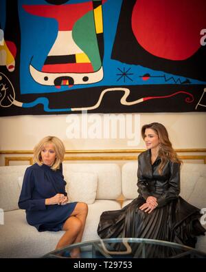 Parigi, Francia. 29 Mar, 2019. Le Loro Maestà il Re Abdullah II e la Regina Rania con il Presidente Emmanuel Macron e la Sig.ra Brigitte Macron durante una visita a Parigi, il 29 marzo 2019 Credit: Royal Corte Hashemita/ Albert Nieboer/ Paesi Bassi OUT/point de vue OUT |/dpa/Alamy Live News Foto Stock