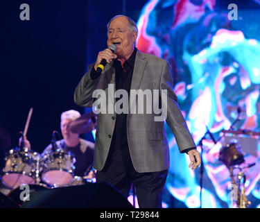 Coconut Creek, Florida, Stati Uniti d'America. 30 Mar, 2019. Neil Sedaka esegue al Seminole Coconut Creek Casino on Marzo 30, 2019 in Coconut Creek, Floridaorida. Credito: Mpi04/media/punzone Alamy Live News Foto Stock