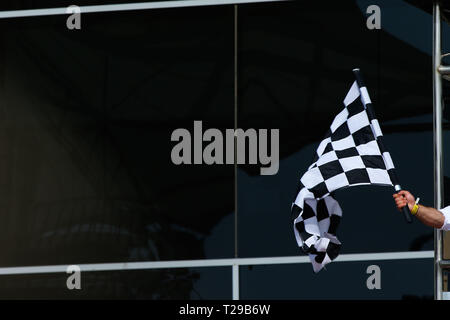 Sakhir, Bahrain. 31 Mar, 2019. Motorsports: FIA Formula One World Championship 2019, il Gran Premio del Bahrain, finitura bandiera, Zielflagge 31.03.2019. | Utilizzo di credito in tutto il mondo: dpa/Alamy Live News Foto Stock