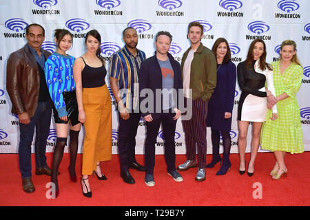 Navid Negahban, Lauren Tsai, Amber Midthunder, Jeremie Harris, Noah Hawley, Dan Stevens, Lauren Shuler Donner, Aubrey Plaza e Rachel Keller al Photocall al FX serie TV 'Legion' a WonderCon 2019 presso il Centro Congressi di Anaheim. Anaheim, 29.03.2019 | Utilizzo di tutto il mondo Foto Stock