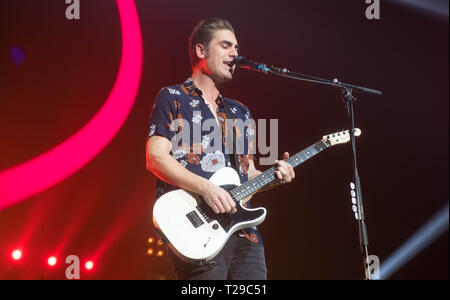 Regno Unito, Wembley Arena, 30 marzo 2018. (Solo uso editoriale) Charlie Simpson di Busted suona dal vivo sul palco durante il loro "a metà strada c' tour a Wembley Arena. Michael Tubi / Alamy Live News Foto Stock