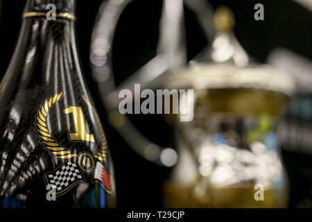 Sakhir, Bahrain. 31 Mar, 2019. Motorsports: FIA Formula One World Championship 2019, il Gran Premio del Bahrain, vincitori del trofeo, Pokal 31.03.2019. | Utilizzo di credito in tutto il mondo: dpa/Alamy Live News Foto Stock