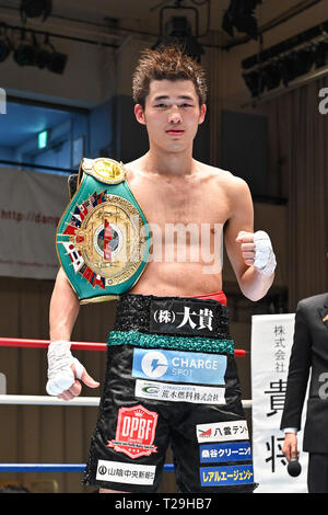 Tokyo, Giappone. 27 Mar, 2019. Hironori Mishiro (JPN) Boxe : Hironori Mishiro del Giappone pone con la sua cintura di campione dopo aver vinto il OPBF super piuma titolo bout a Korakuen Hall a Tokyo in Giappone . Credito: Hiroaki Yamaguchi/AFLO/Alamy Live News Foto Stock