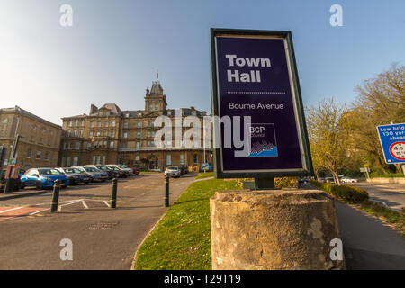 Bournemouth, Inghilterra - BCP Bournemouth, Christchurch e Poole consiglio, Logo sul segno e Municipio creato il 1 aprile 2019 il 30 marzo 2019 nel Regno Unito. Foto Stock