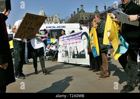 Londra, Regno Unito. Il 29 marzo 2019, dimostranti fuori le case del Parlamento, Westminster per evidenziare la piaga dei turchi prigioniero politico Leyla Guven che attualmente è in sciopero della fame in Turchia. © Martin Foskett/Knelstrom Ltd/Alamy Live News Foto Stock