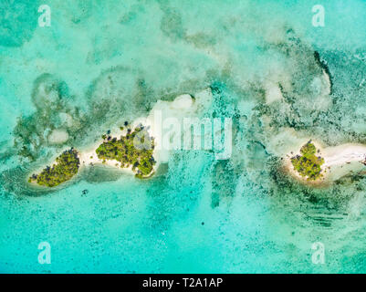 Vista aerea Isole Banyak Sumatra arcipelago tropicale Indonesia, nella provincia di Aceh, Coral reef spiaggia di sabbia bianca. Top travel destinazione turistica, migliori immersioni snor Foto Stock