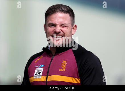 L Huddersfield Giants coach Simon Woolford durante il Betfred Super League a Trailfinders Sports Club di Londra. Foto Stock