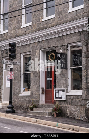 Ellicott City, MD - Marzo 9, 2019: vino puro Cafe è un elegante wine bar che ha riaperto dopo il diluvio con il normale orario di lavoro da martedì a Satu Foto Stock