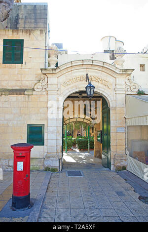 Arco che conduce al Victoria Hospital, Gozo, Malta Foto Stock