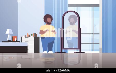 Triste sovrappeso uomo che guarda a se stesso la riflessione a specchio african american guy over size obesità concetto moderno appartamento interiore camera da letto appartamento pieno Illustrazione Vettoriale