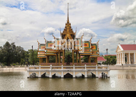 Padiglione flottante di Bang Pa-In Palace, Ayutthaya, Thailandia. Foto Stock