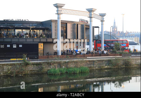 Cappella giù il Gin opere & Ristorante sul Regents Canal, alle spalle di Kings Cross e St Pancras International a Londra, Regno Unito Foto Stock