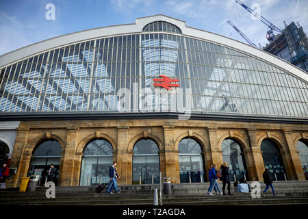 Liverpool Lime Street capolinea stazione ferroviaria aperta nel mese di agosto 1836, è il più antico grand terminus Mainline station ancora in uso in tutto il mondo. West Foto Stock