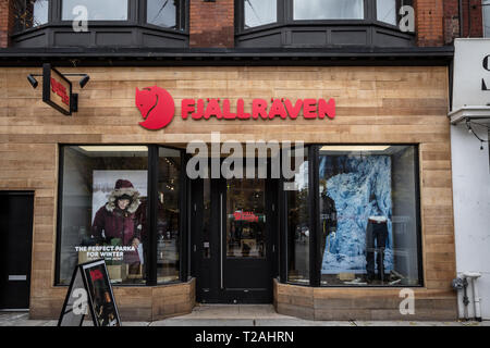 TORONTO, Canada - 13 novembre 2018: Fjallraven logo nella parte anteriore del loro negozio locale nel centro cittadino di Toronto, Ontario. Fjallraven è una svedese e abbigliamento Foto Stock