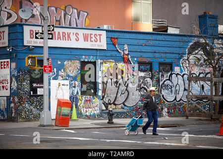 Billymark West graffiti copre bar sulla Nona Avenue Chelsea Manhattan New York Foto Stock