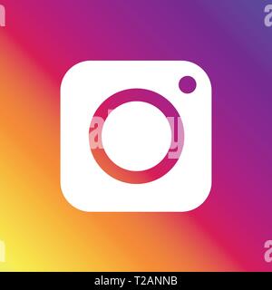 Segno colorato della macchina fotografica in stile piatto alla moda isolato su sfondo colorato. Simbolo della fotocamera per il design del sito Web, il logo, l'app, l'interfaccia utente. Illustrazione vettoriale Illustrazione Vettoriale